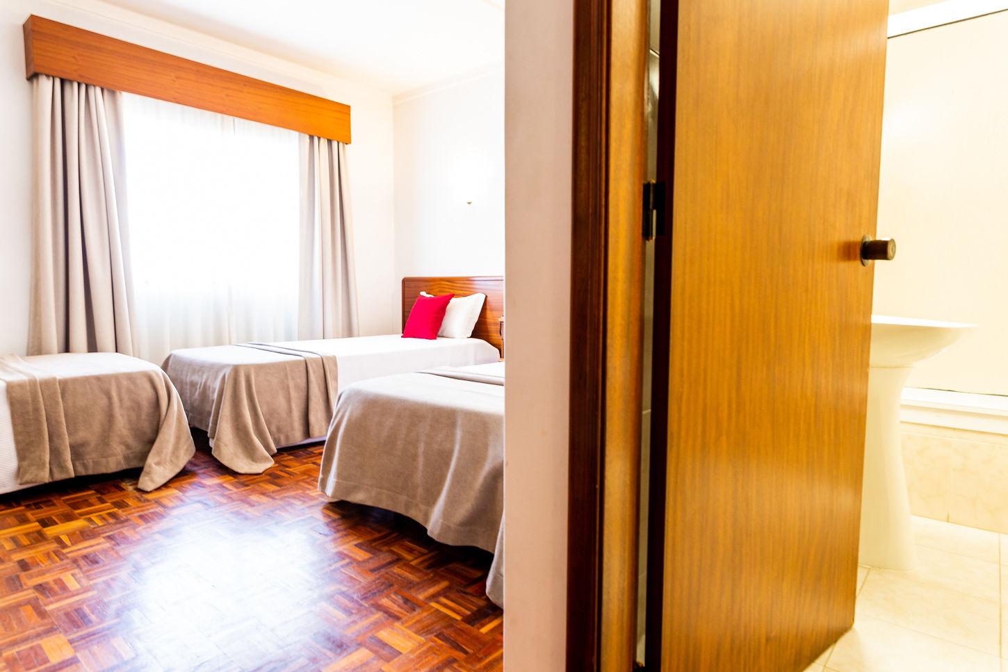 Chambre Triple Lits Jumeaux  Dona Amélia Hôtel Fátima Chambre Triple Lits Jumeaux  Dona Amélia Hôtel Fátima