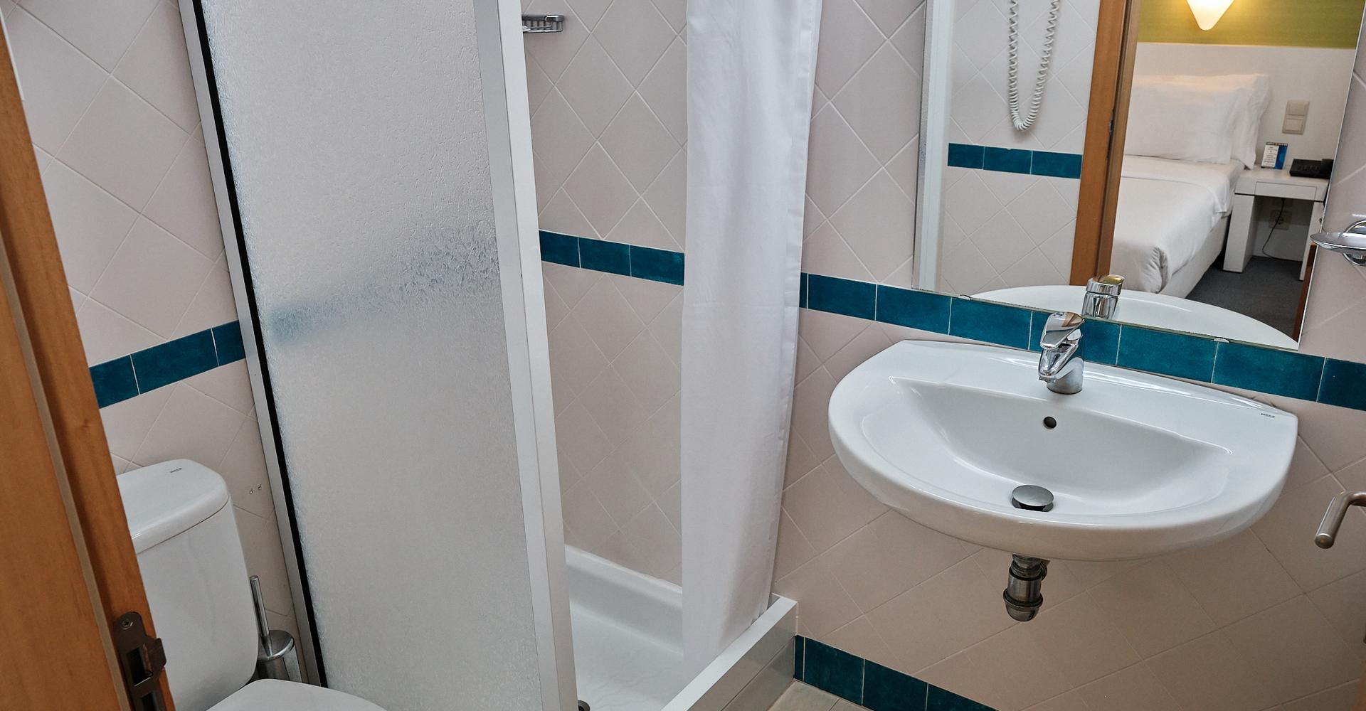 Habitación Doble/ Twin Standard  Varandas do Atlântico Hotel Isla Terceira,  Azores Habitación Doble/ Twin Standard  Varandas do Atlântico Hotel Isla Terceira,  Azores