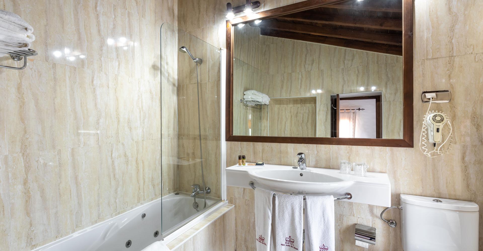 Quarto Familiar Quádruplo São João de Deus Hotel Elvas Quarto Familiar Quádruplo São João de Deus Hotel Elvas