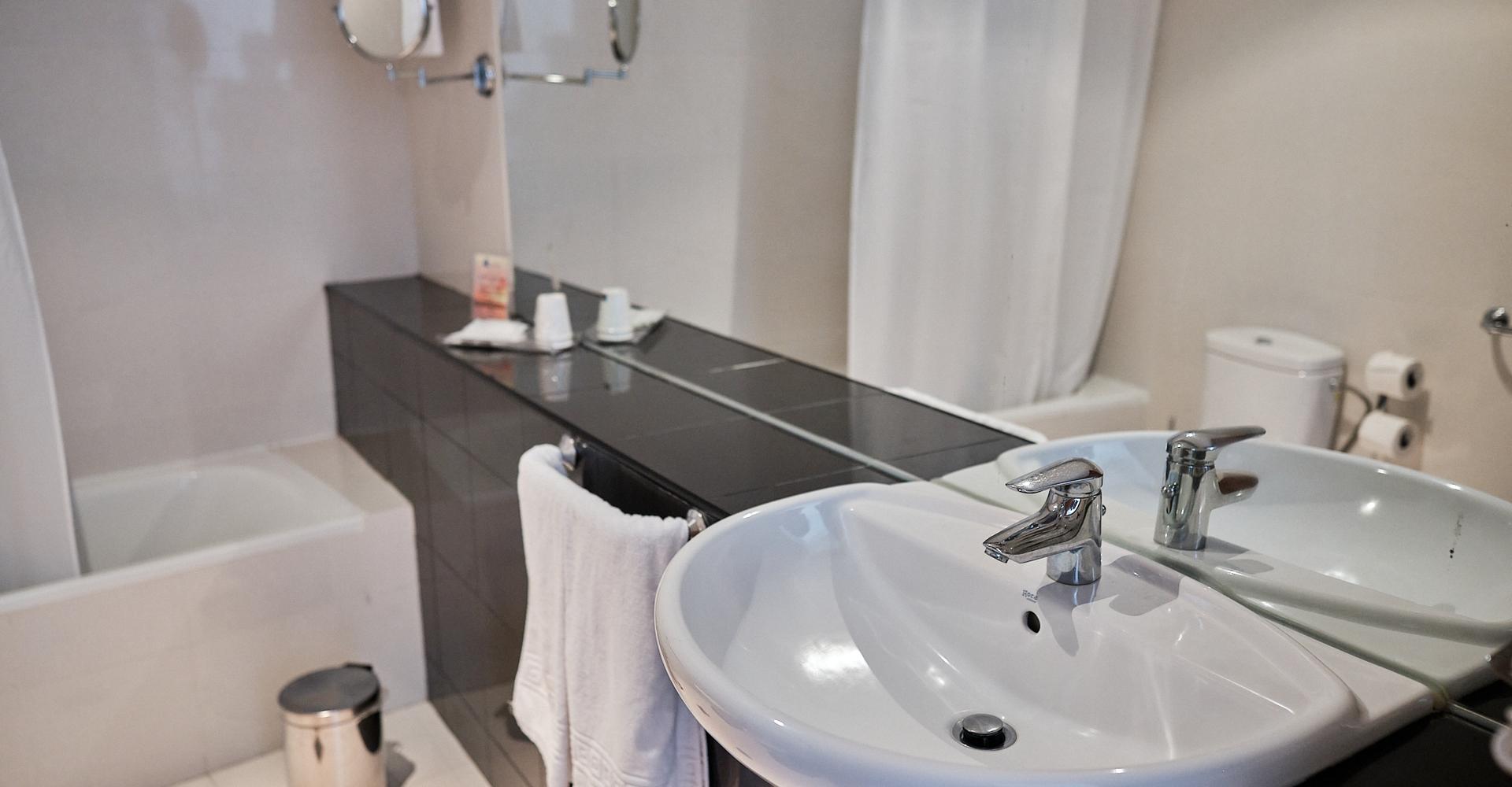 Double/ Twin Room Mountain View Praia Marina Hotel Terceira Island, Azores Double/ Twin Room Mountain View Praia Marina Hotel Terceira Island, Azores