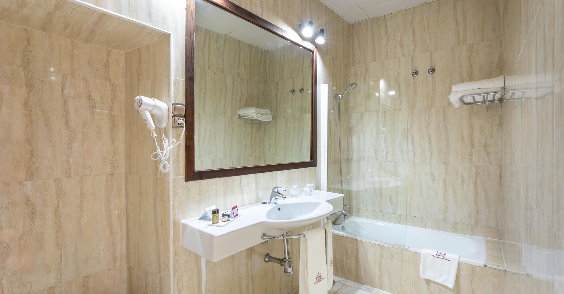 Habitación Familiar Triple São João de Deus Hotel Elvas Habitación Familiar Triple São João de Deus Hotel Elvas