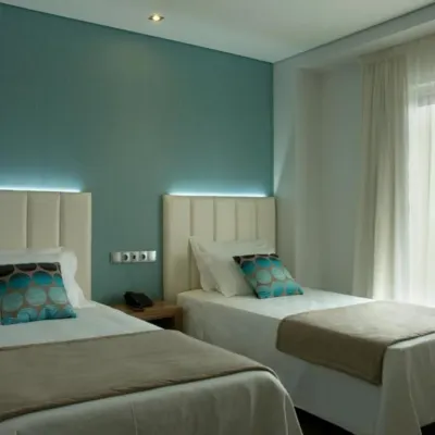Quarto Twin C/Varanda Hotel Azinheira Fátima Quarto Twin C/Varanda Hotel Azinheira Fátima