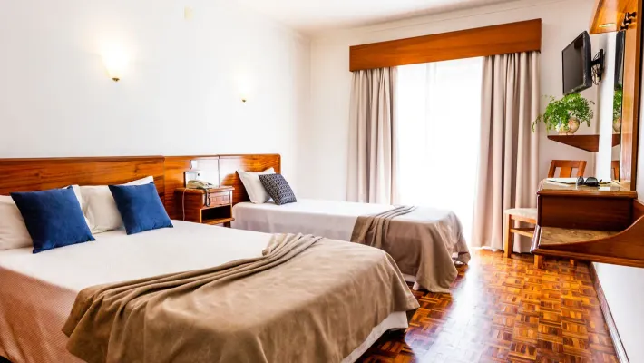 Habitación Triple Doble Dona Amélia Hotel Fátima Habitación Triple Doble Dona Amélia Hotel Fátima
