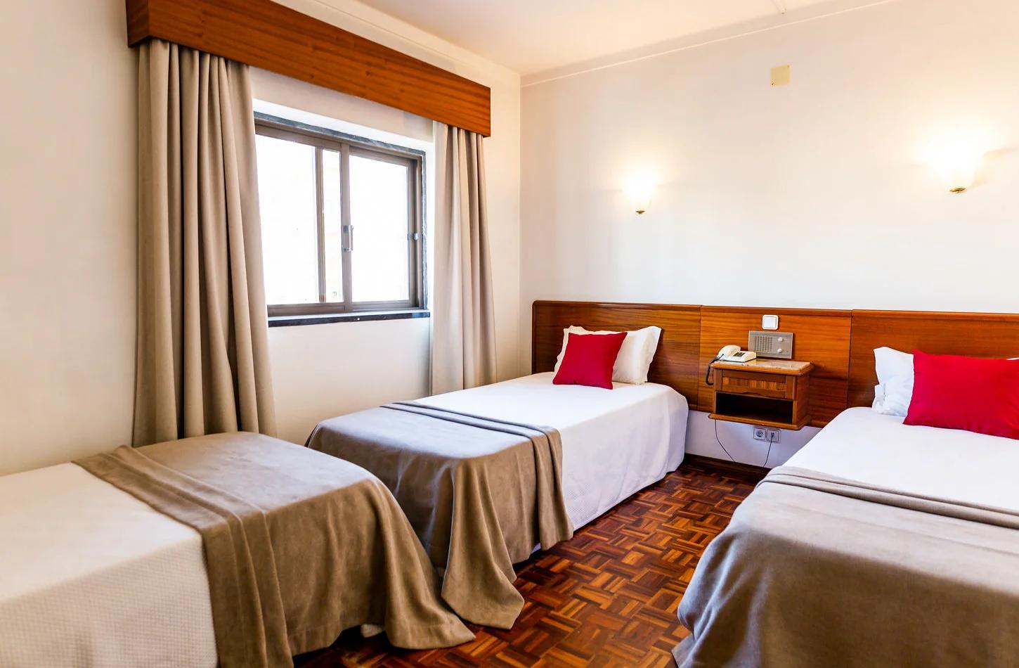 Chambre Triple Lits Jumeaux  Dona Amélia Hôtel Fátima Chambre Triple Lits Jumeaux  Dona Amélia Hôtel Fátima