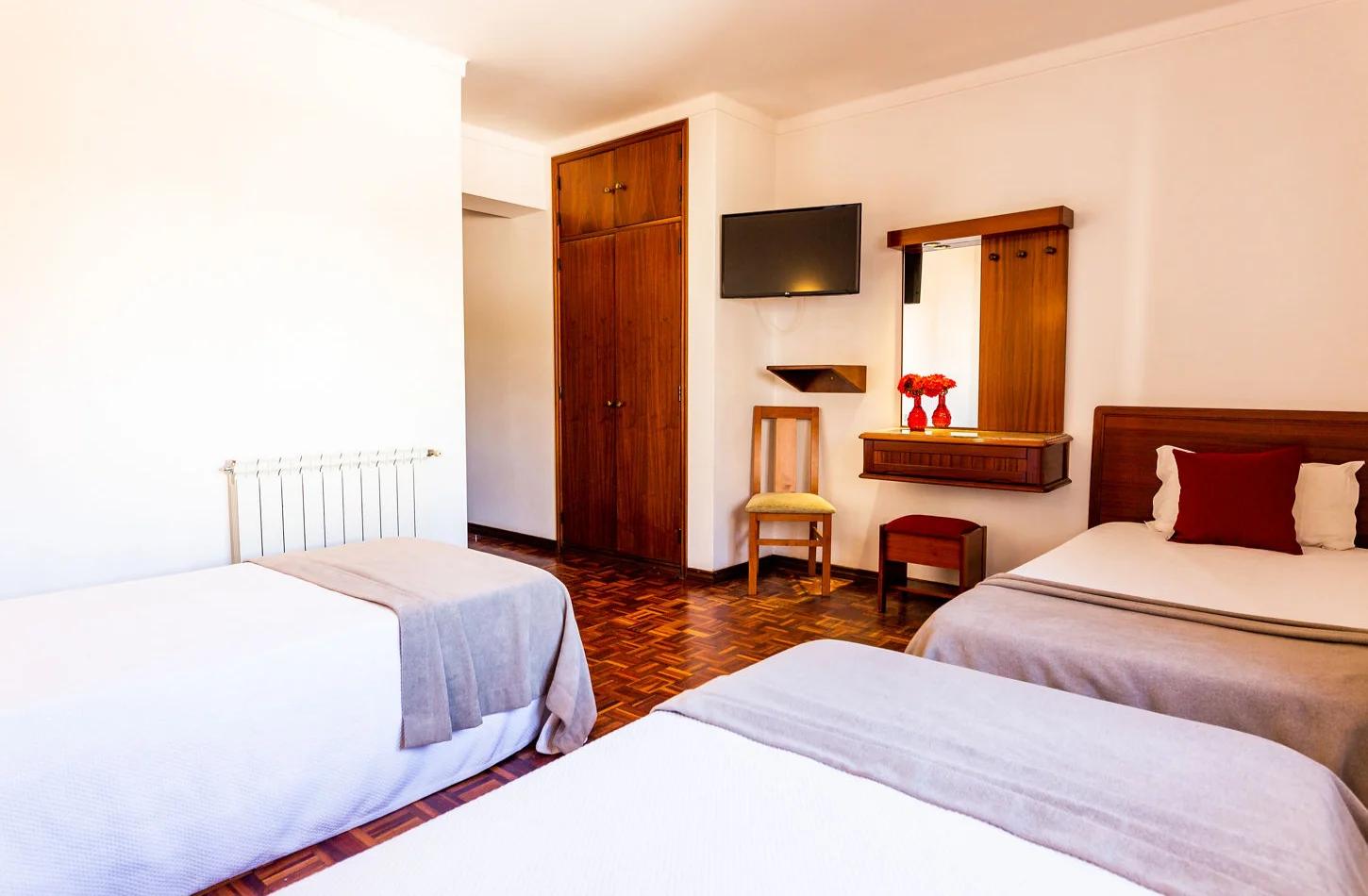 Chambre Triple Lits Jumeaux  Dona Amélia Hôtel Fátima Chambre Triple Lits Jumeaux  Dona Amélia Hôtel Fátima