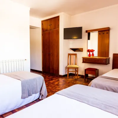 Chambre Triple Lits Jumeaux Dona Amélia Hôtel Fátima Chambre Triple Lits Jumeaux Dona Amélia Hôtel Fátima