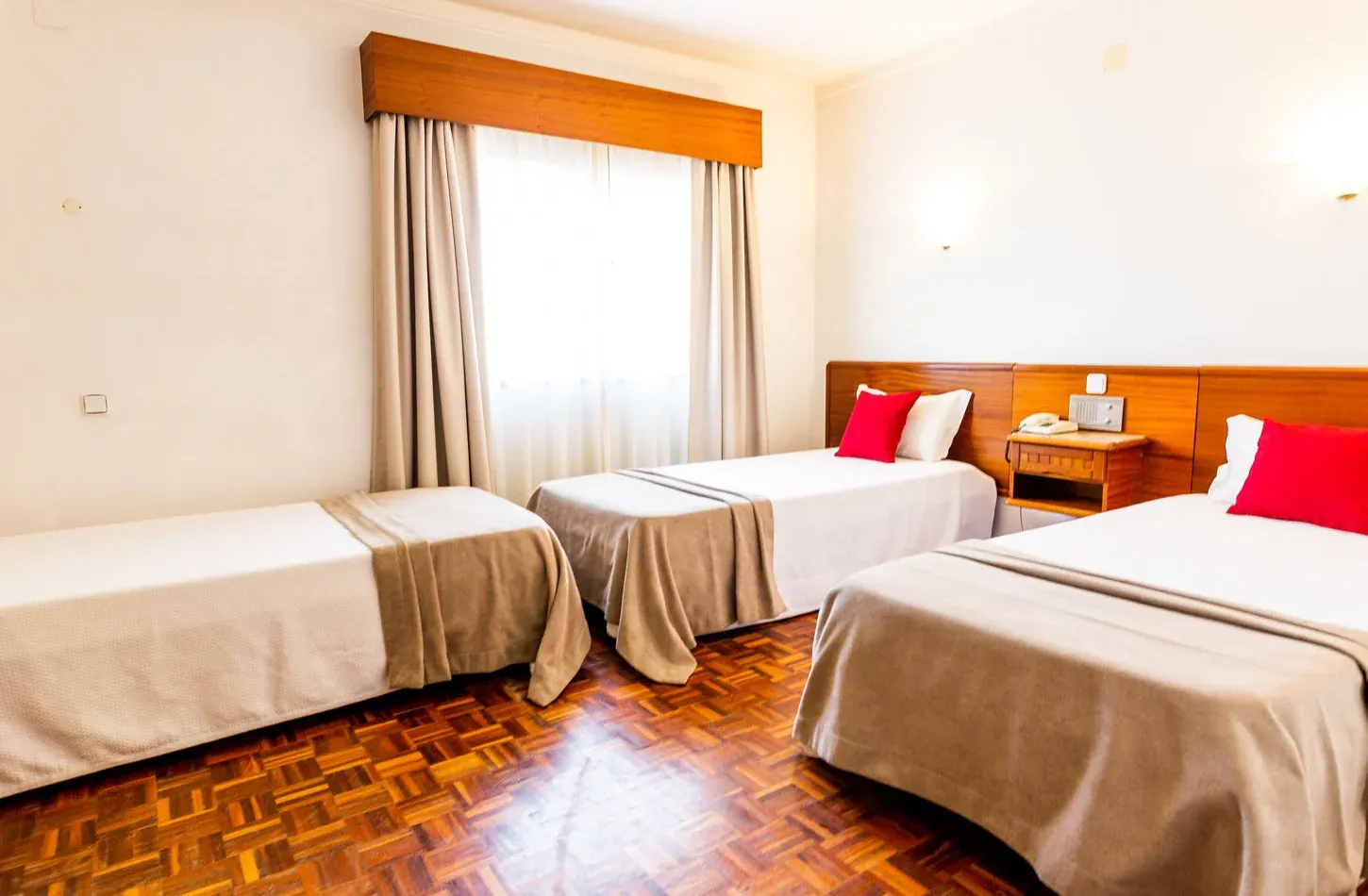 Habitación Triple Twin Dona Amélia Hotel Fátima Habitación Triple Twin Dona Amélia Hotel Fátima