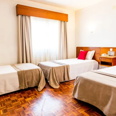 Chambre Triple Lits Jumeaux Dona Amélia Hôtel Fátima Chambre Triple Lits Jumeaux Dona Amélia Hôtel Fátima